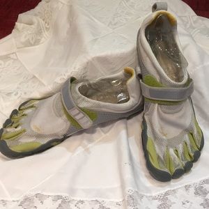 Vibrant fivefingers, size 44